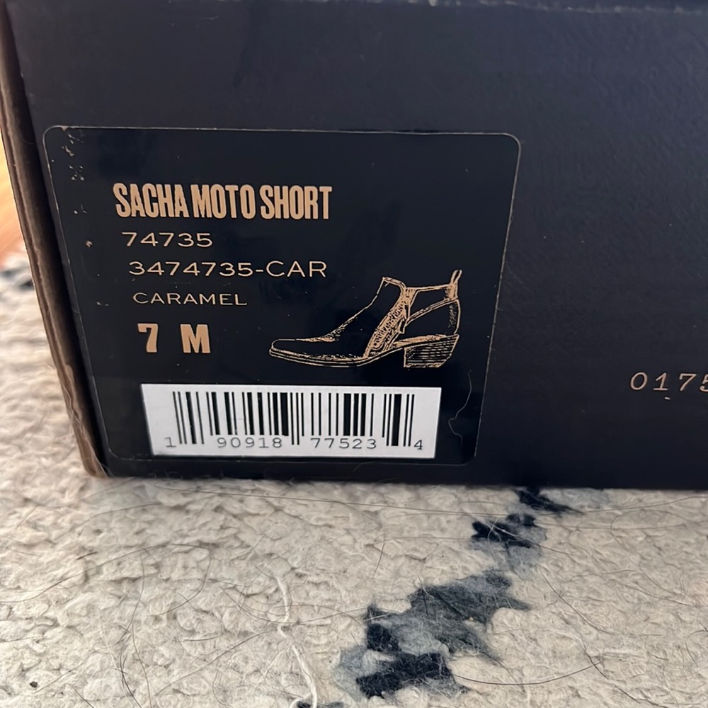 Size 7 Frye Sacha Moto short caramel